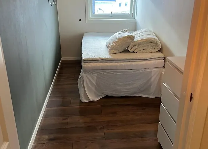 Convenient And Spacious On The First Floor Apartment *